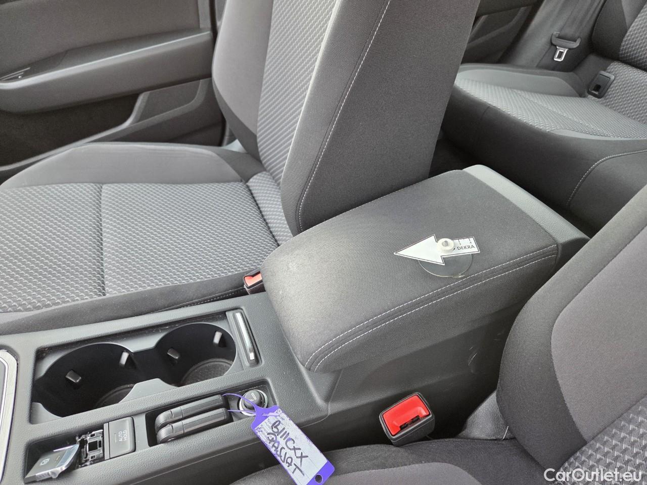  Volkswagen  Passat Advance 1.5 TSI ACT 150 CP #28