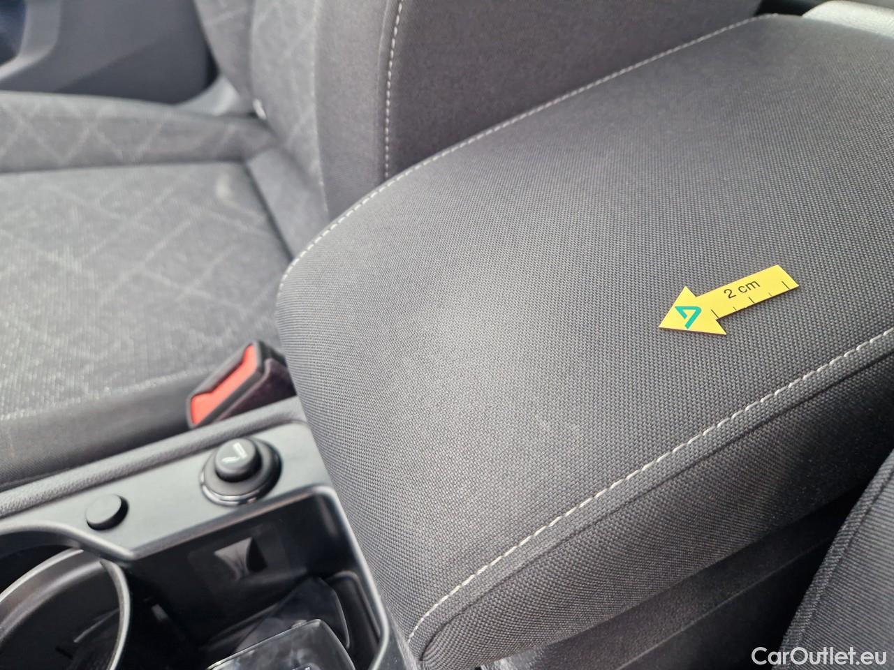  Volkswagen  Golf  Life 1.0 TSI #31