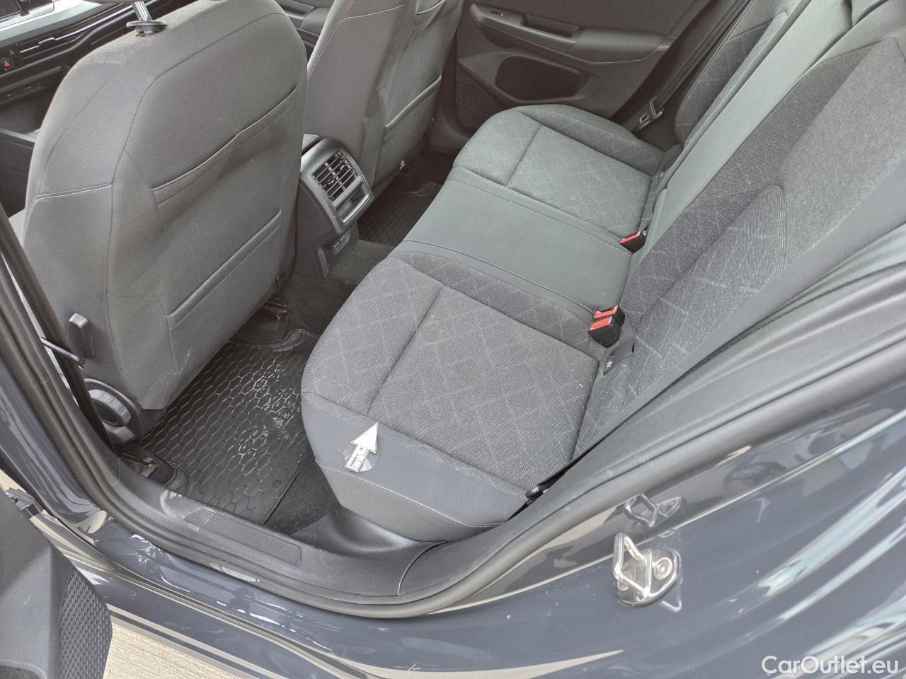  Volkswagen  Golf  Life 1.0 TSI #47