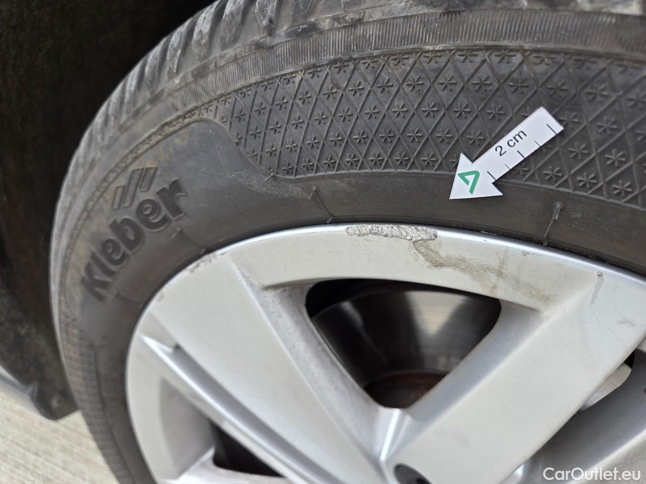  Volkswagen  Golf  Life 1.0 TSI #11