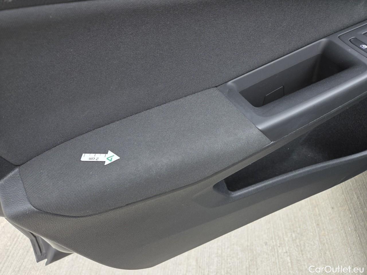  Volkswagen  Golf  Life 1.0 TSI #36