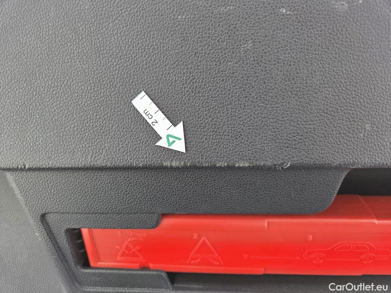  Volkswagen  Golf  Life 1.0 TSI #54