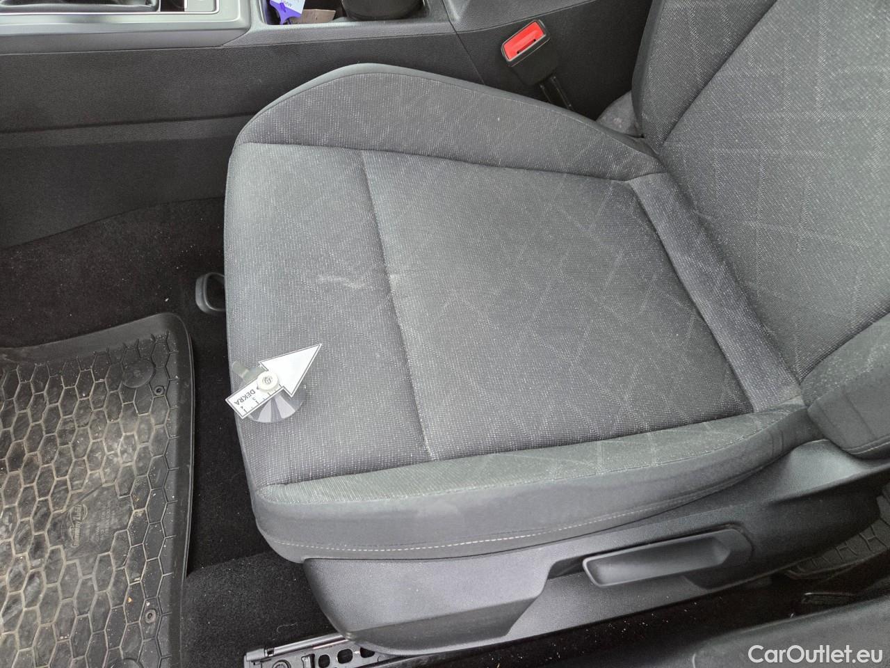  Volkswagen  Golf  Life 1.0 TSI #37