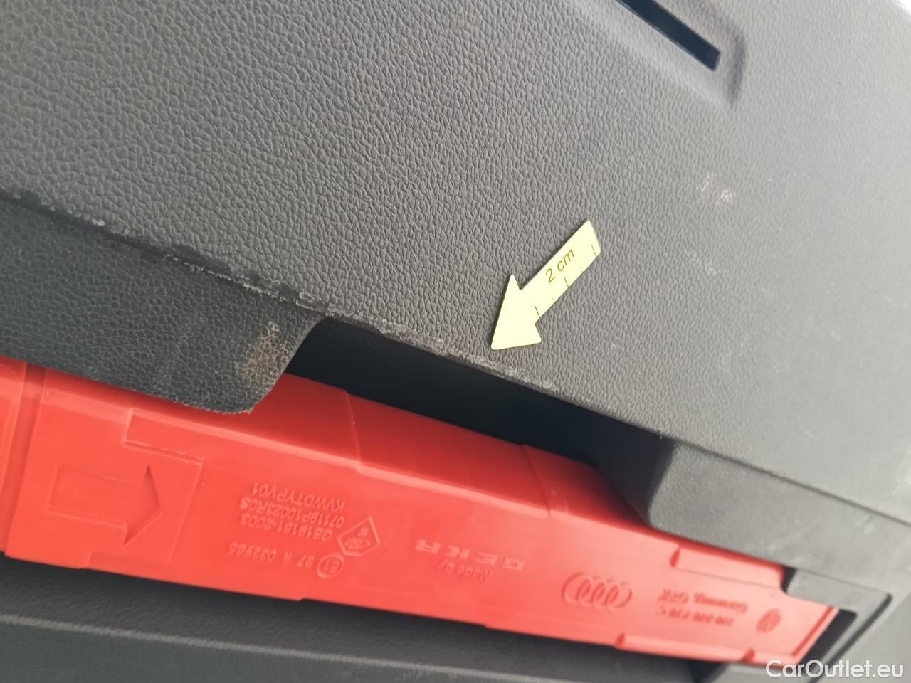  Volkswagen  Golf  Life 1.0 TSI #31