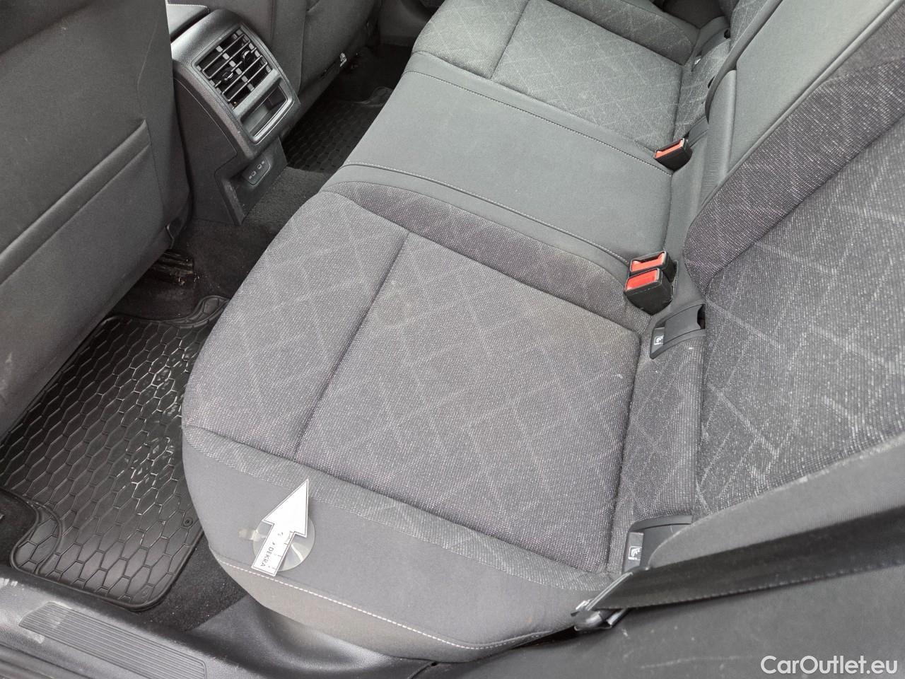  Volkswagen  Golf  Life 1.0 TSI #48