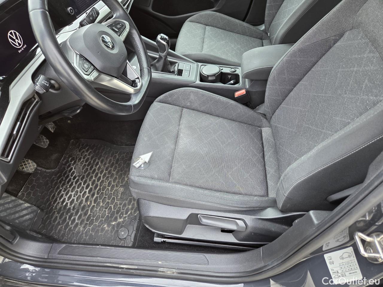  Volkswagen  Golf  Life 1.0 TSI #37