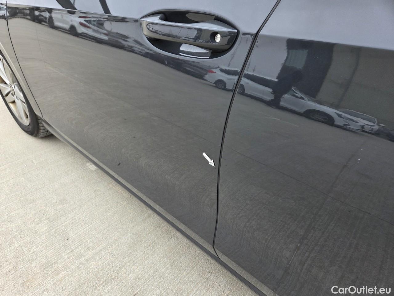  Volkswagen  Golf  Life 1.0 TSI #2