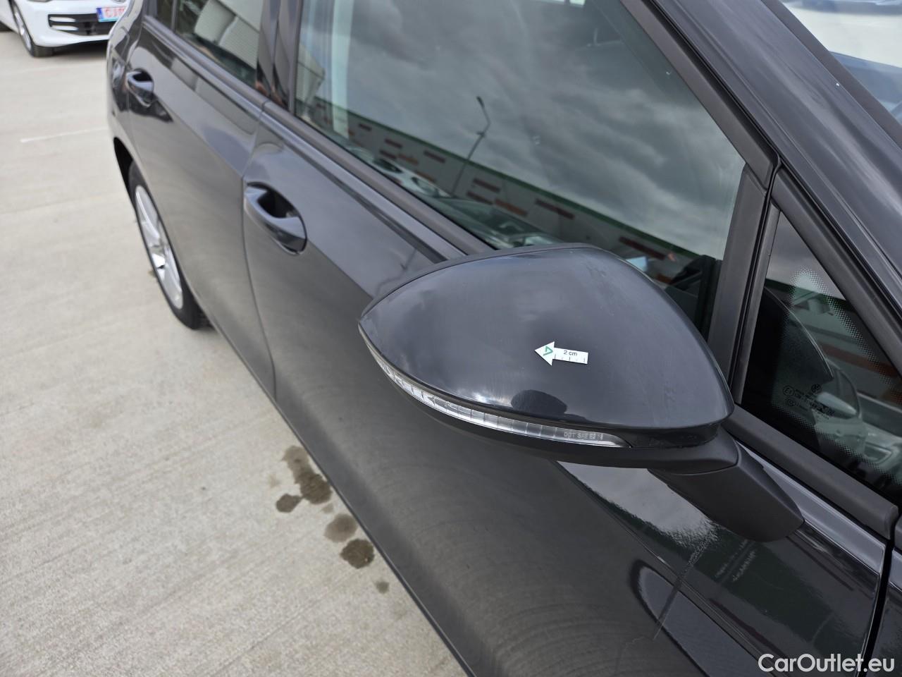  Volkswagen  Golf  Life 1.0 TSI #32