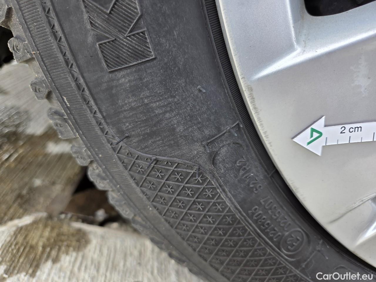  Volkswagen  Golf  Life 1.0 TSI #10