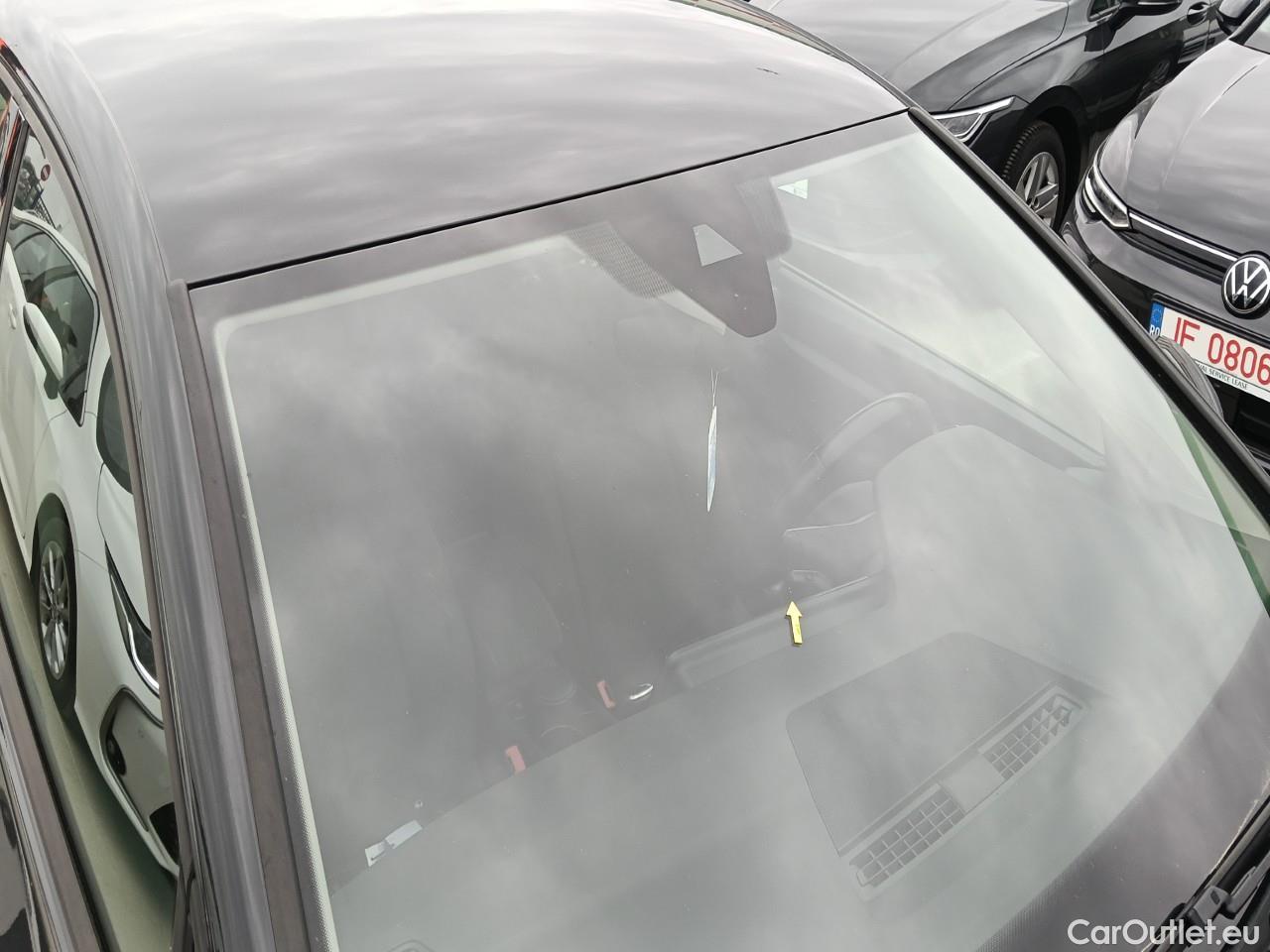  Volkswagen  Golf  Life 1.0 TSI #11