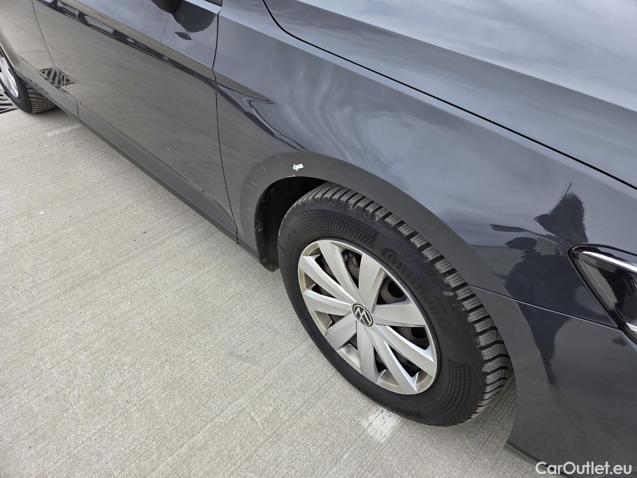  Volkswagen  Passat Advance 1.5 TSI ACT DSG 150 CP #19
