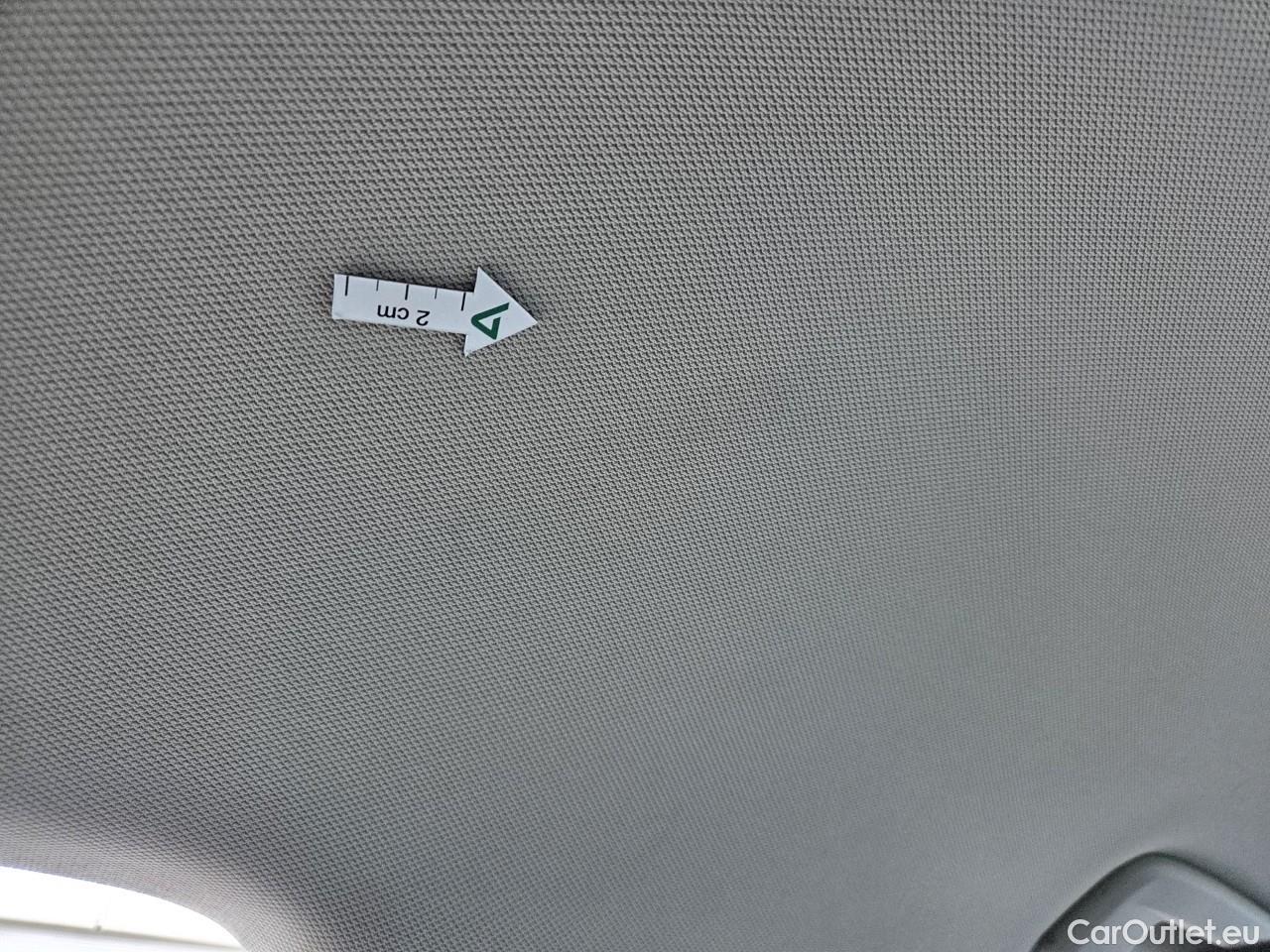  Volkswagen  Golf  Life 1.0 TSI #43