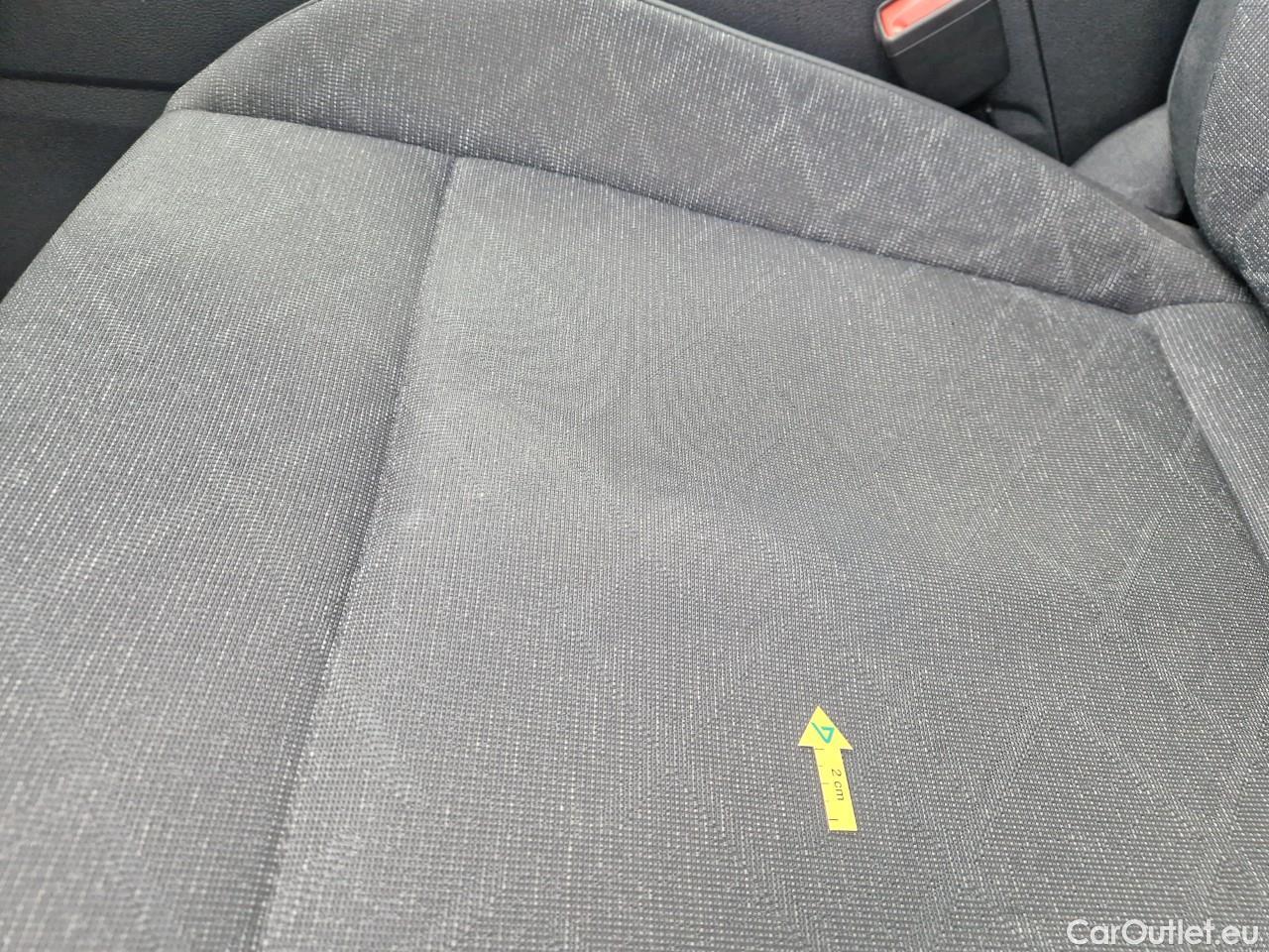  Volkswagen  Golf  Life 1.0 TSI #27