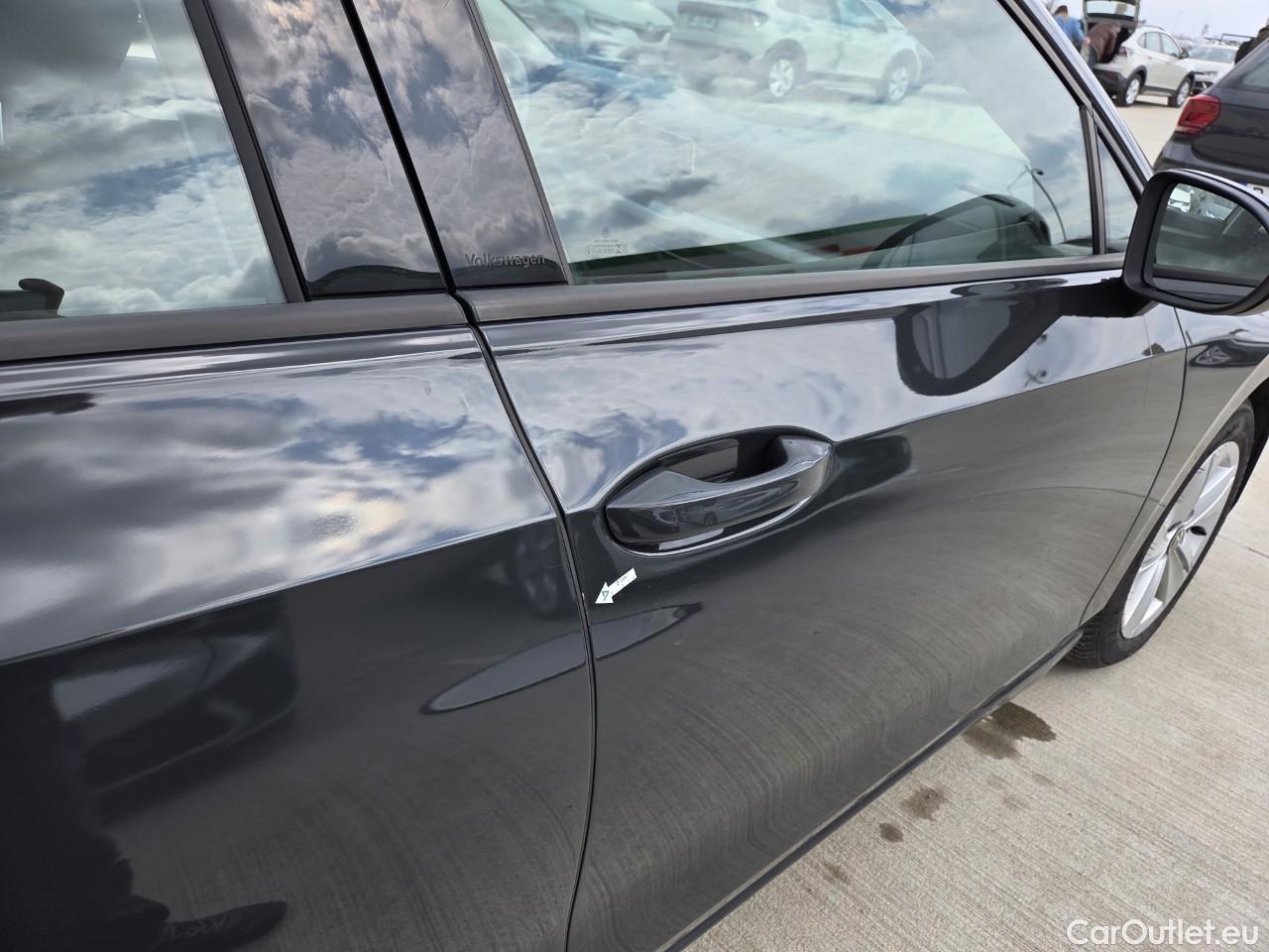  Volkswagen  Golf  Life 1.0 TSI #35