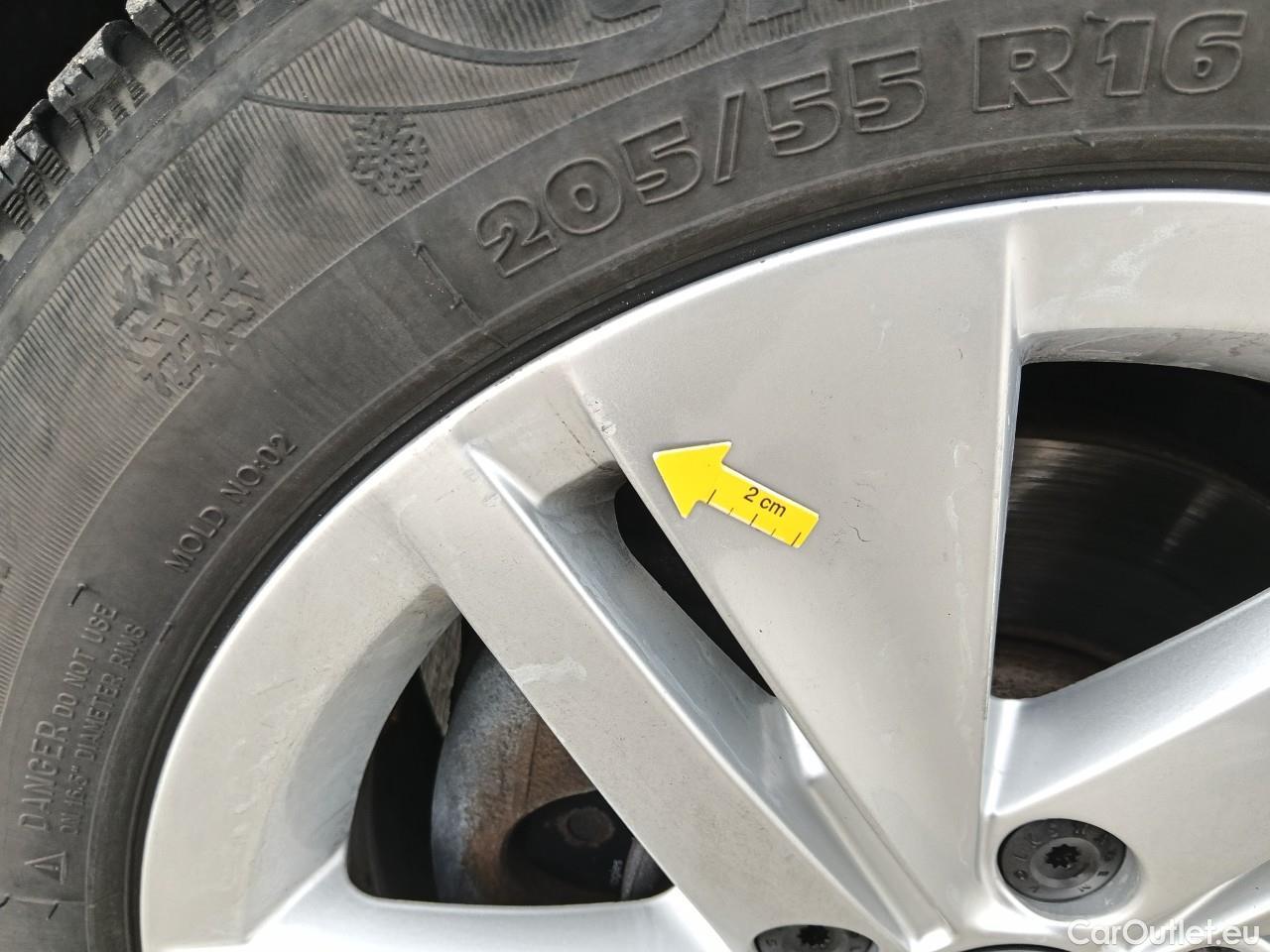  Volkswagen  Golf  Life 1.0 TSI #4