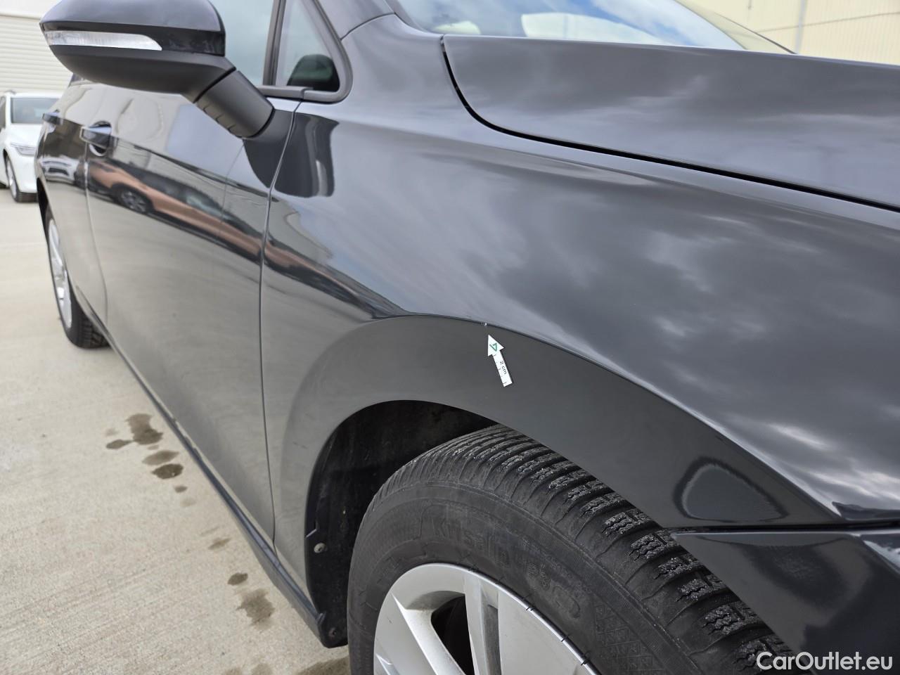  Volkswagen  Golf  Life 1.0 TSI #28