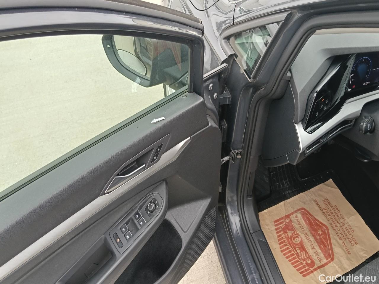  Volkswagen  Golf  Life 1.0 TSI #45