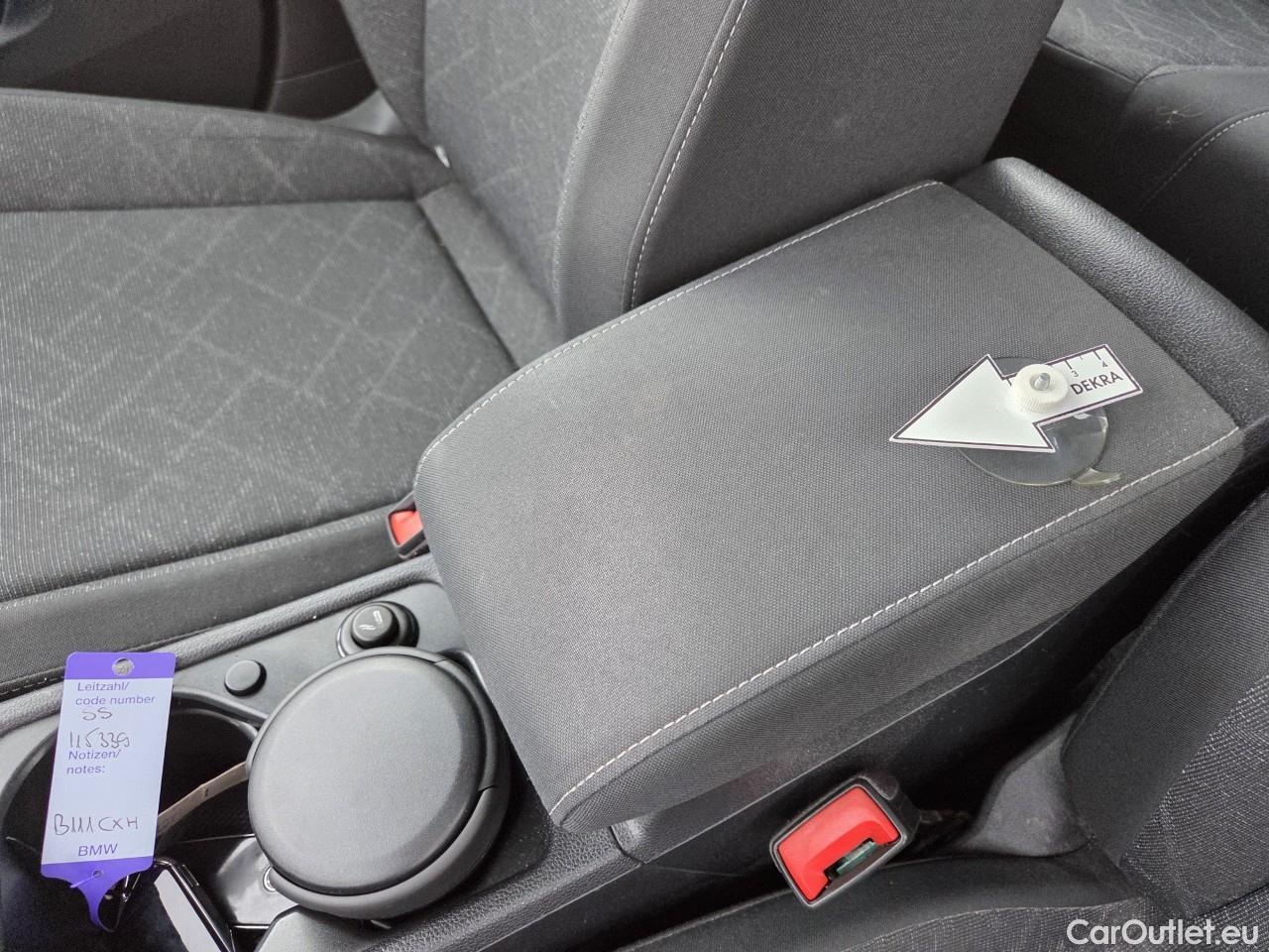  Volkswagen  Golf  Life 1.0 TSI #39