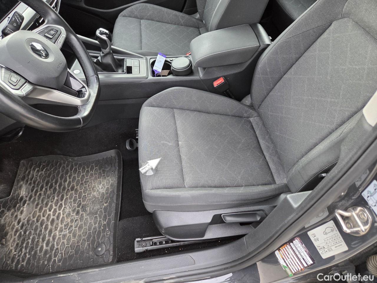  Volkswagen  Golf  Life 1.0 TSI #36