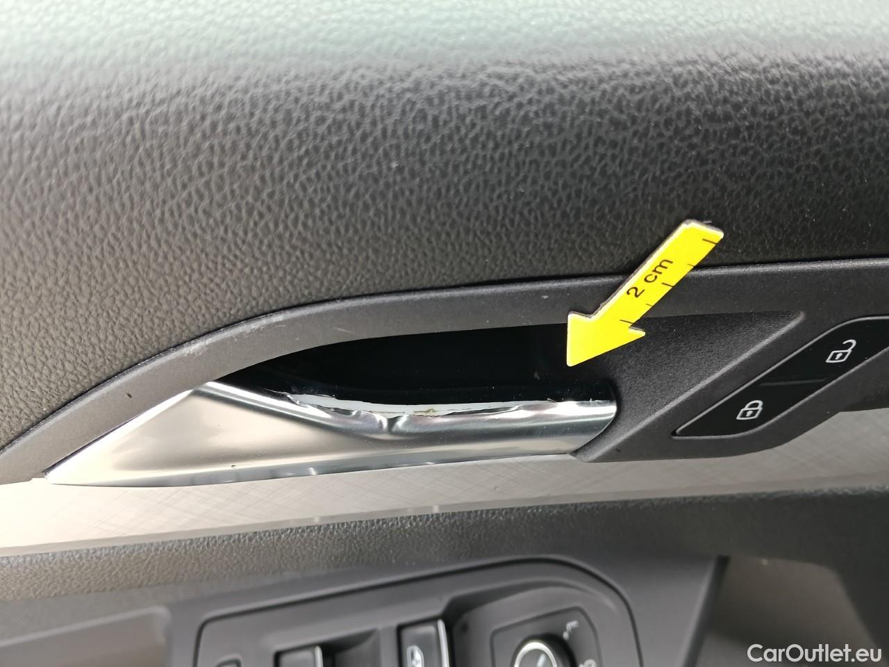  Volkswagen  Golf  Life 1.0 TSI #45