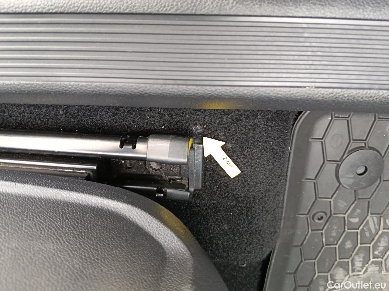  Volkswagen  Golf  Life 1.0 TSI #2