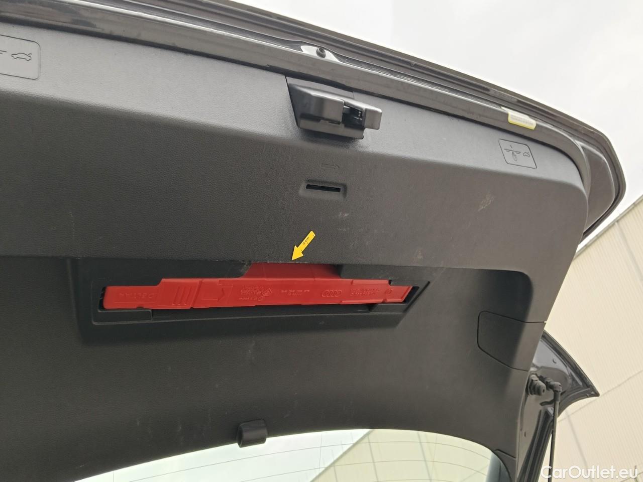  Volkswagen  Golf  Life 1.0 TSI #32