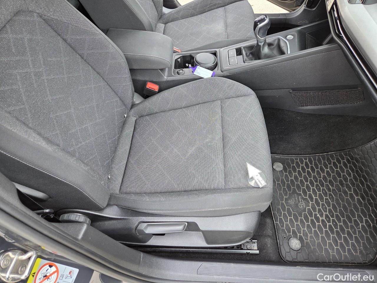  Volkswagen  Golf  Life 1.0 TSI #52