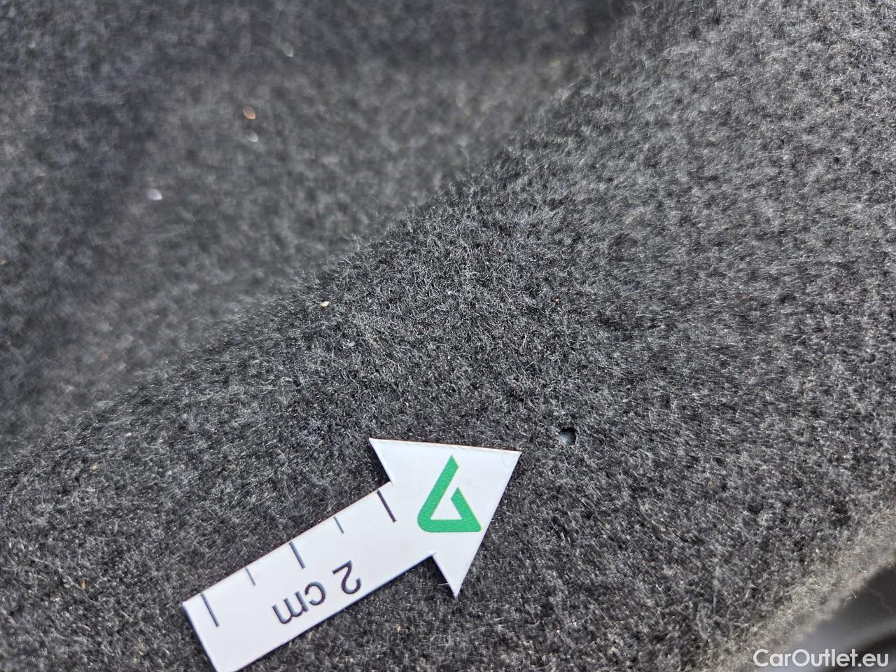  Volkswagen  Golf  Life 1.0 TSI #79