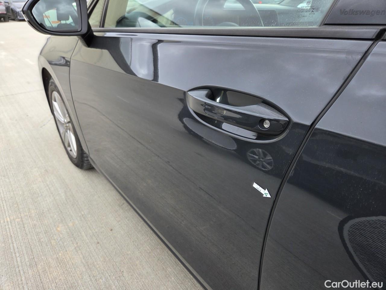  Volkswagen  Golf  Life 1.0 TSI #2