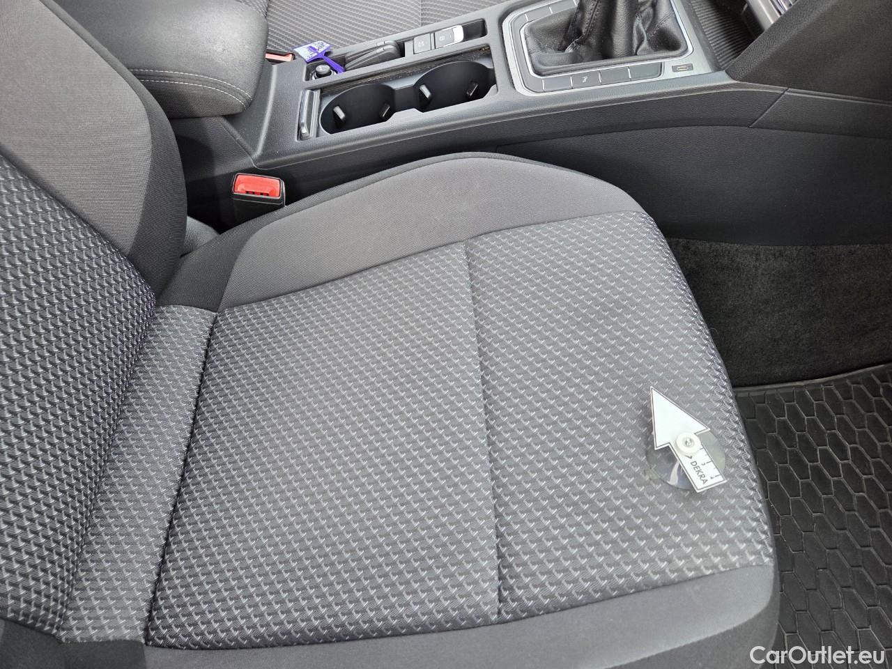  Volkswagen  Passat Advance 1.5 TSI ACT 150 CP #30