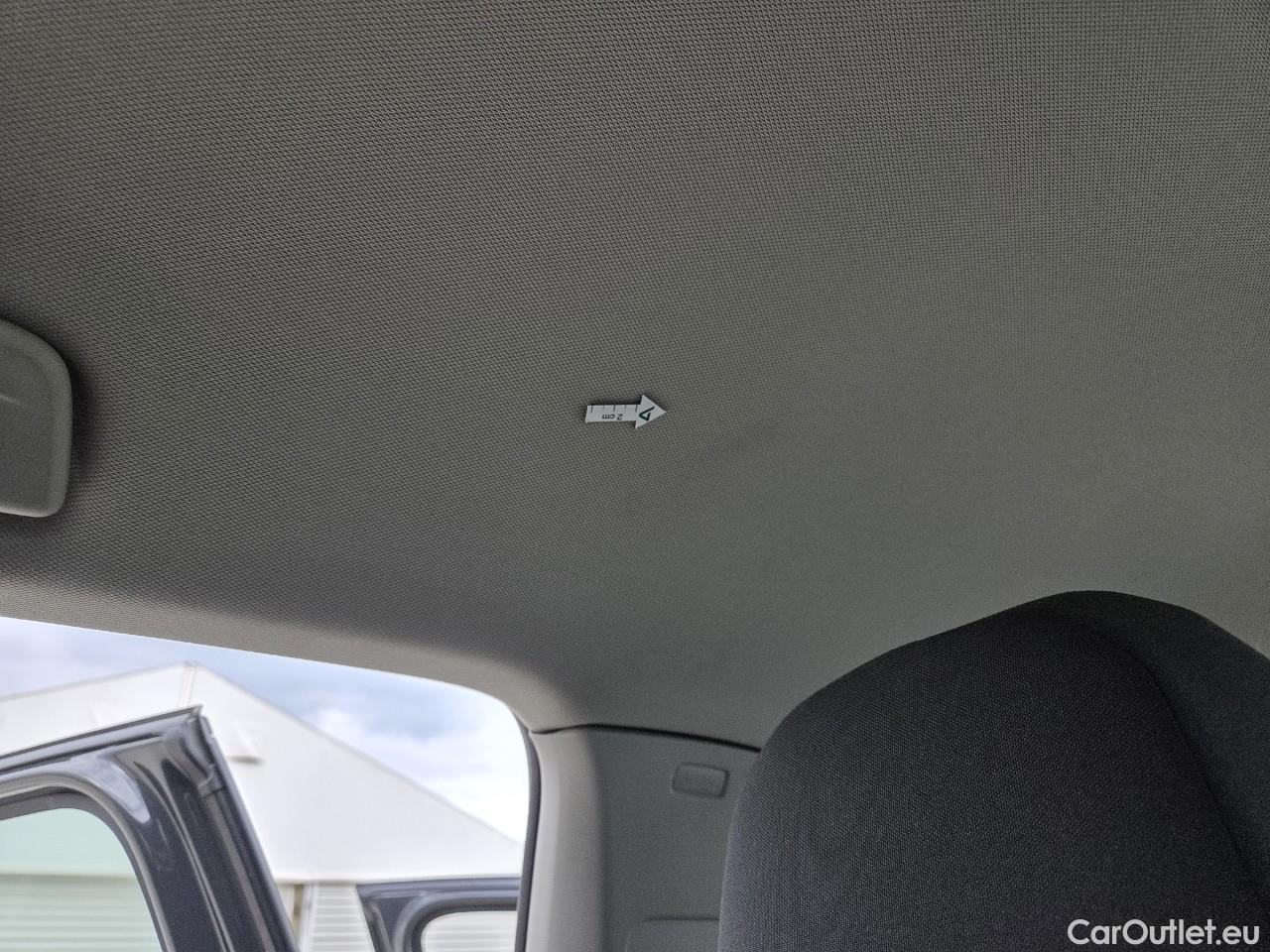  Volkswagen  Golf  Life 1.0 TSI #46