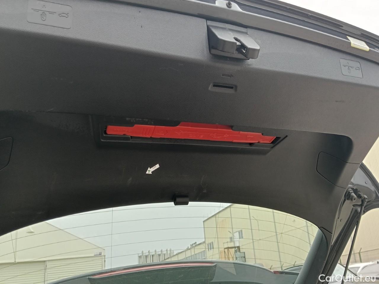  Volkswagen  Golf  Life 1.0 TSI #30