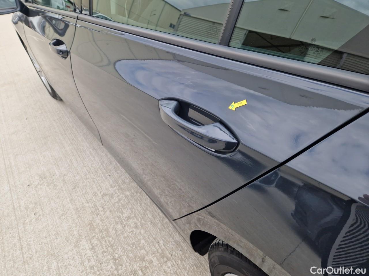  Volkswagen  Golf  Life 1.0 TSI #23