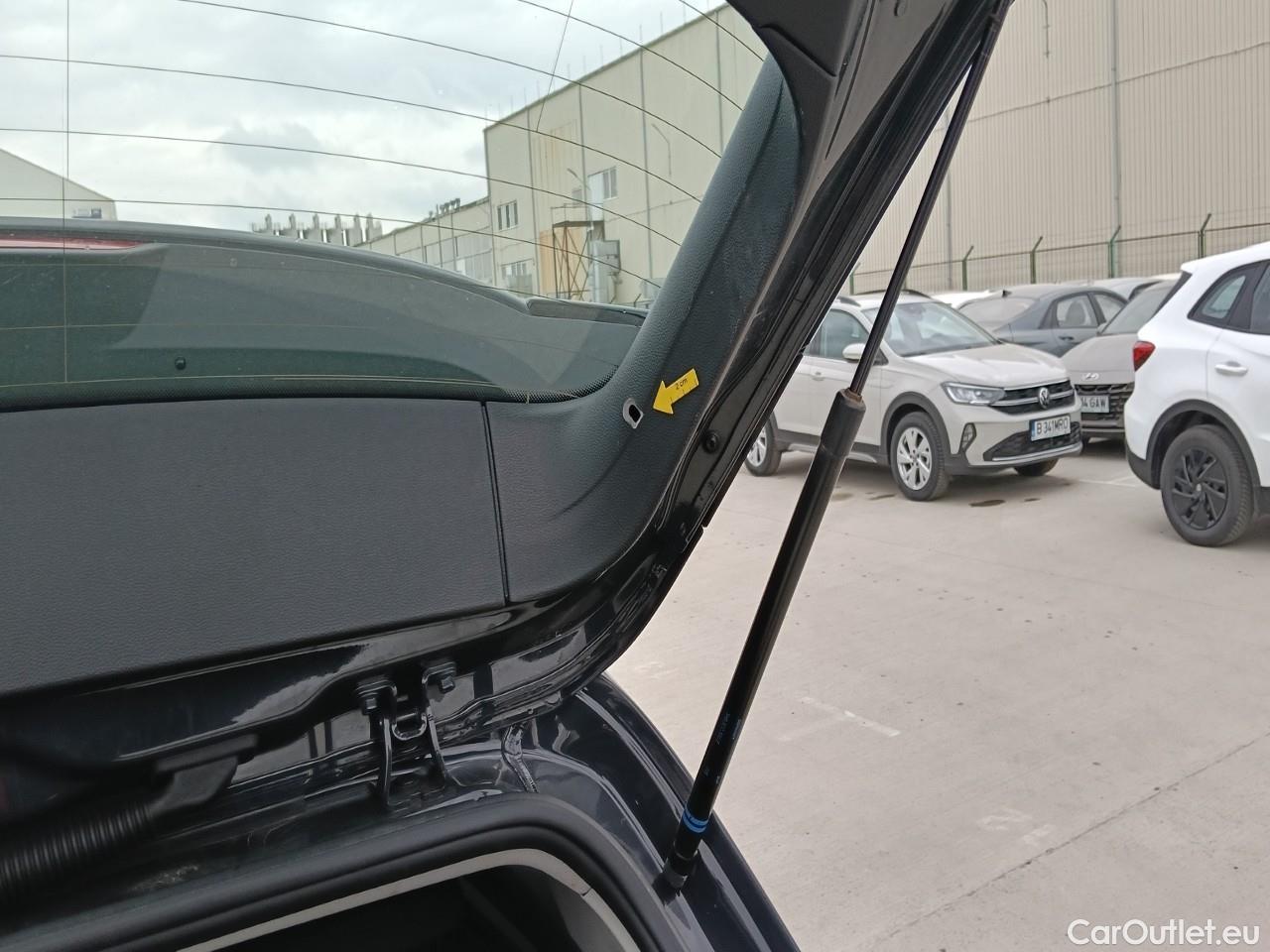  Volkswagen  Golf  Life 1.0 TSI #47