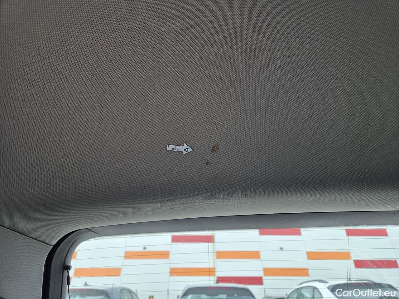  Volkswagen  Golf  Life 1.0 TSI #44