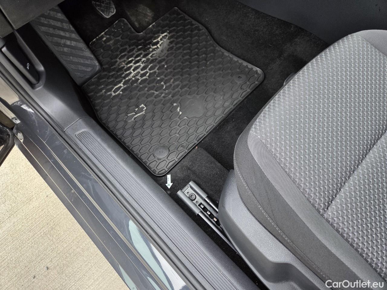  Volkswagen  Passat Advance 1.5 TSI ACT 150 CP #32