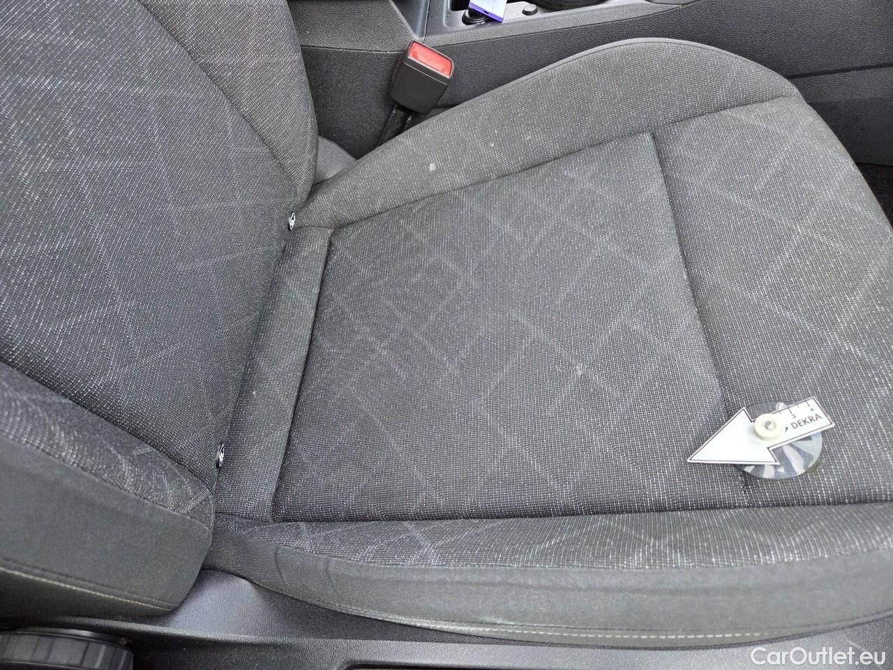  Volkswagen  Golf  Life 1.0 TSI #70