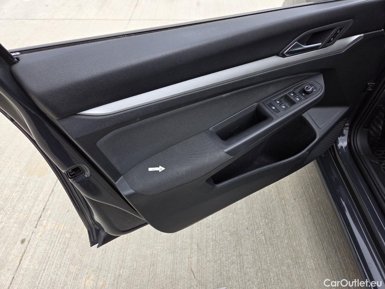  Volkswagen  Golf  Life 1.0 TSI #35