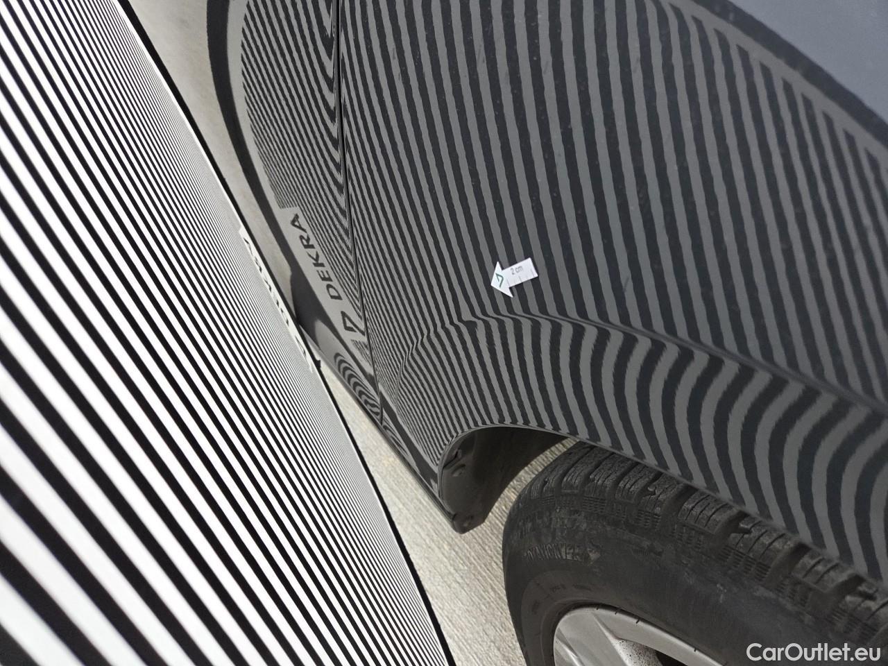  Volkswagen  Golf  Life 1.0 TSI #16