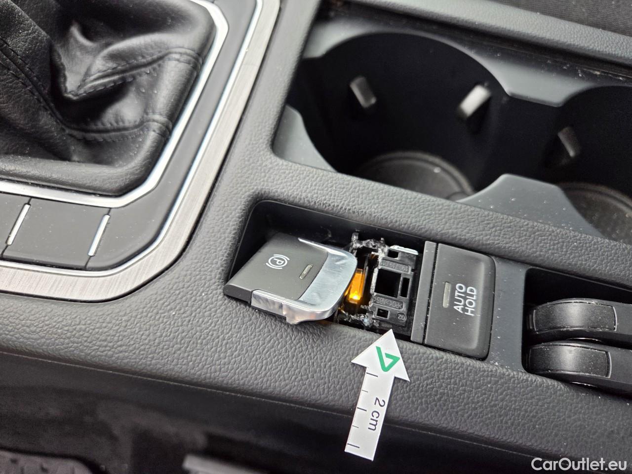  Volkswagen  Passat Advance 1.5 TSI ACT 150 CP #25