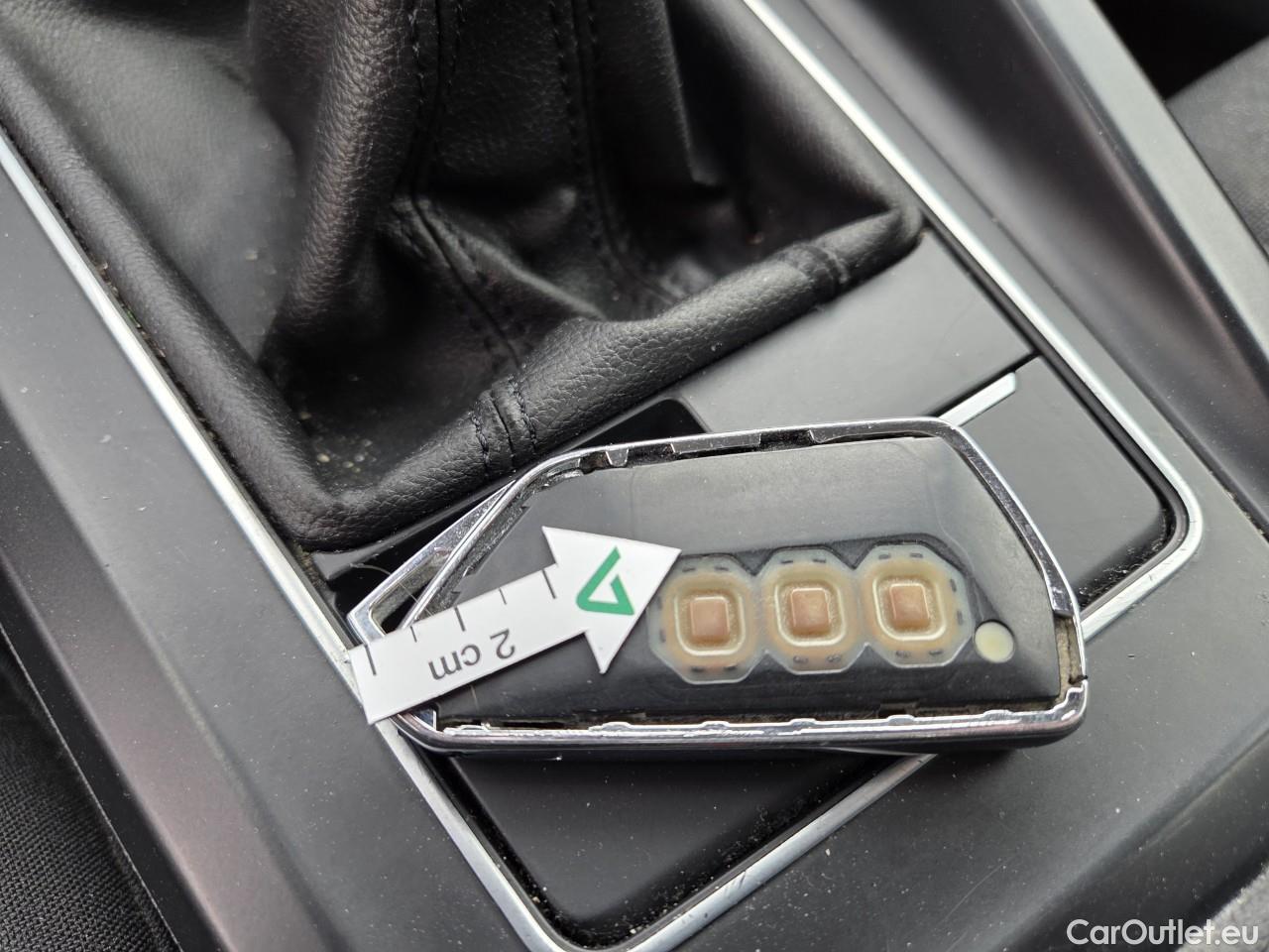  Volkswagen  Golf  Life 1.0 TSI #67