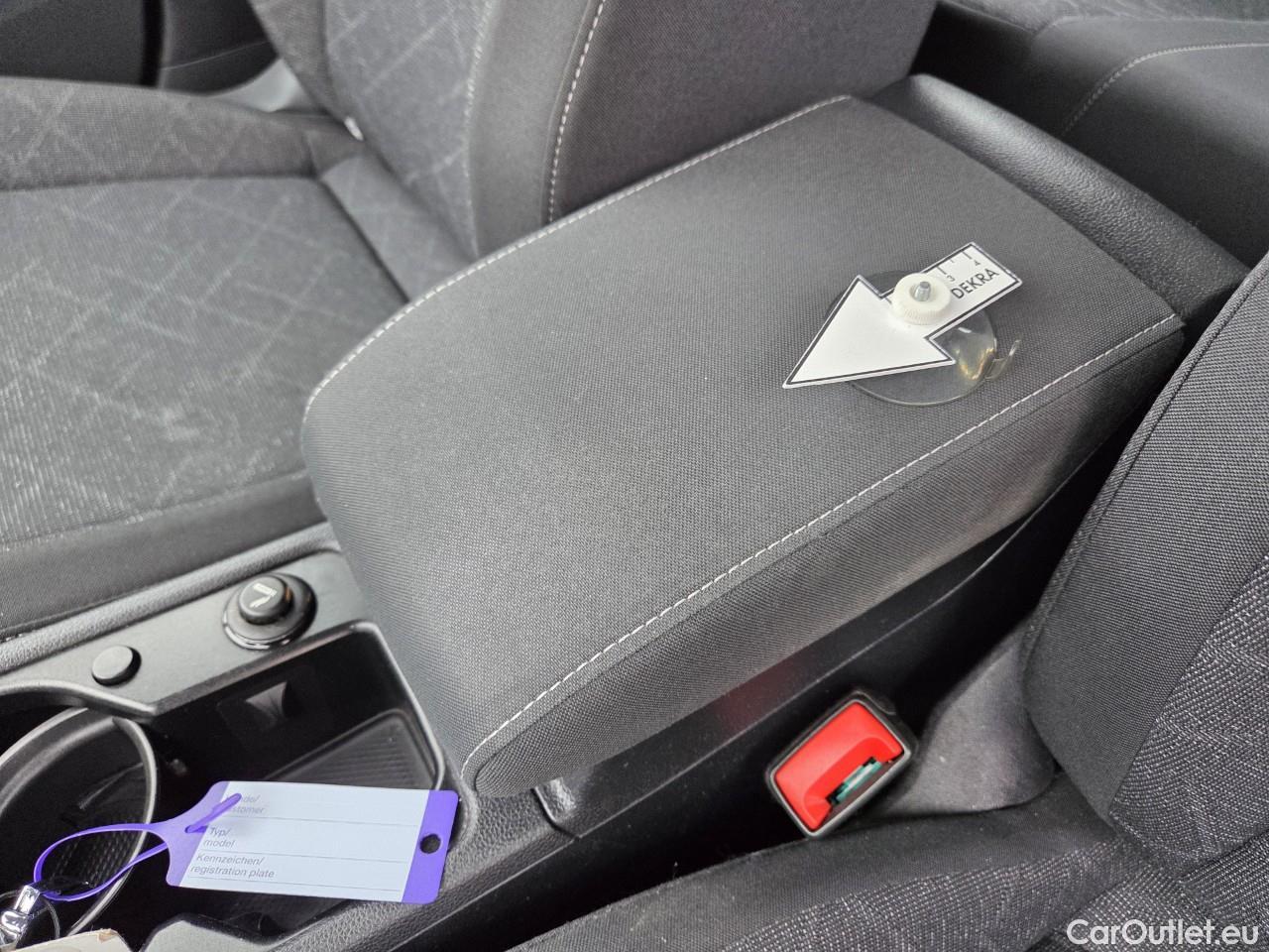  Volkswagen  Golf  Life 1.0 TSI #21