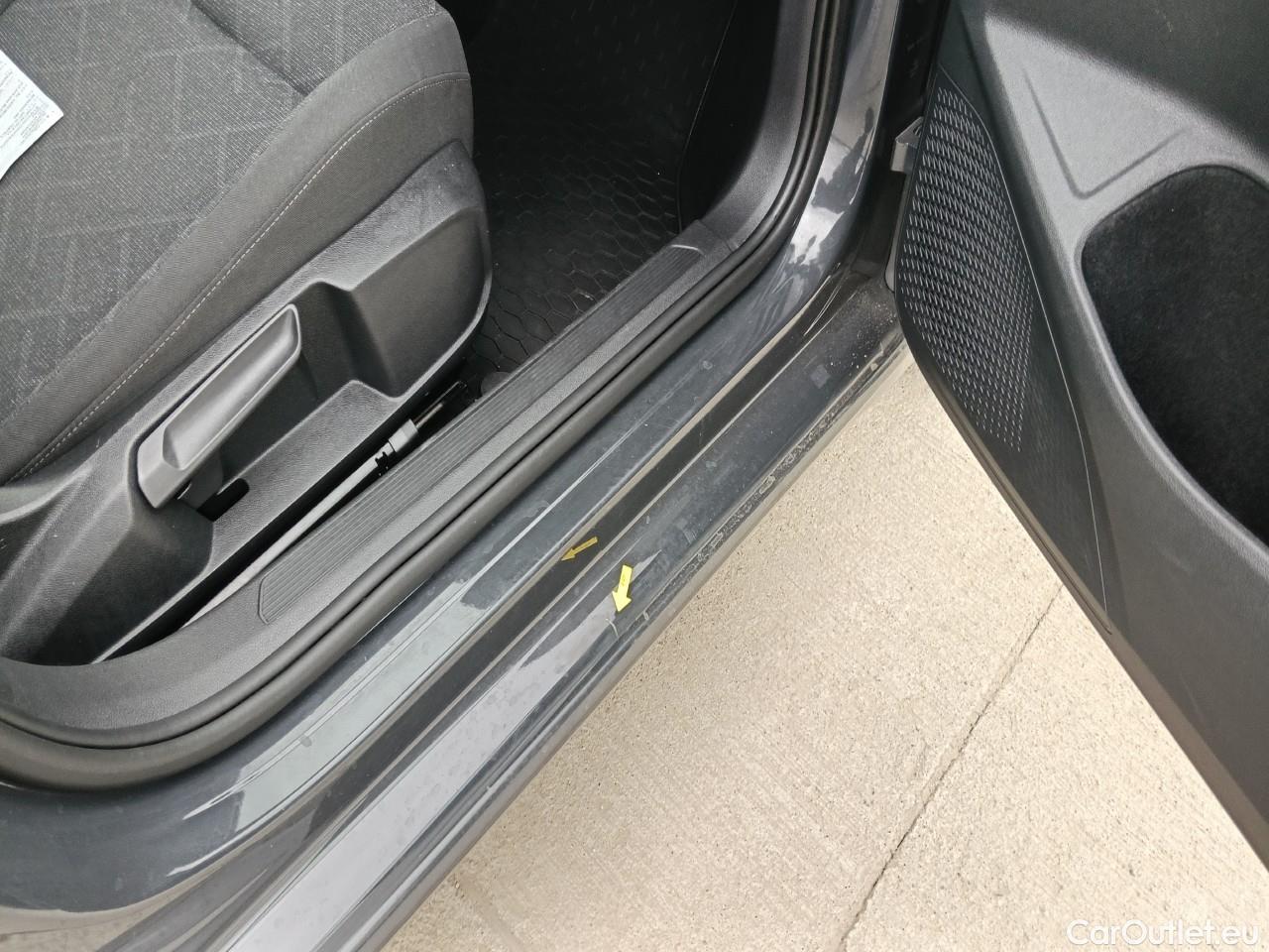  Volkswagen  Golf  Life 1.0 TSI #17