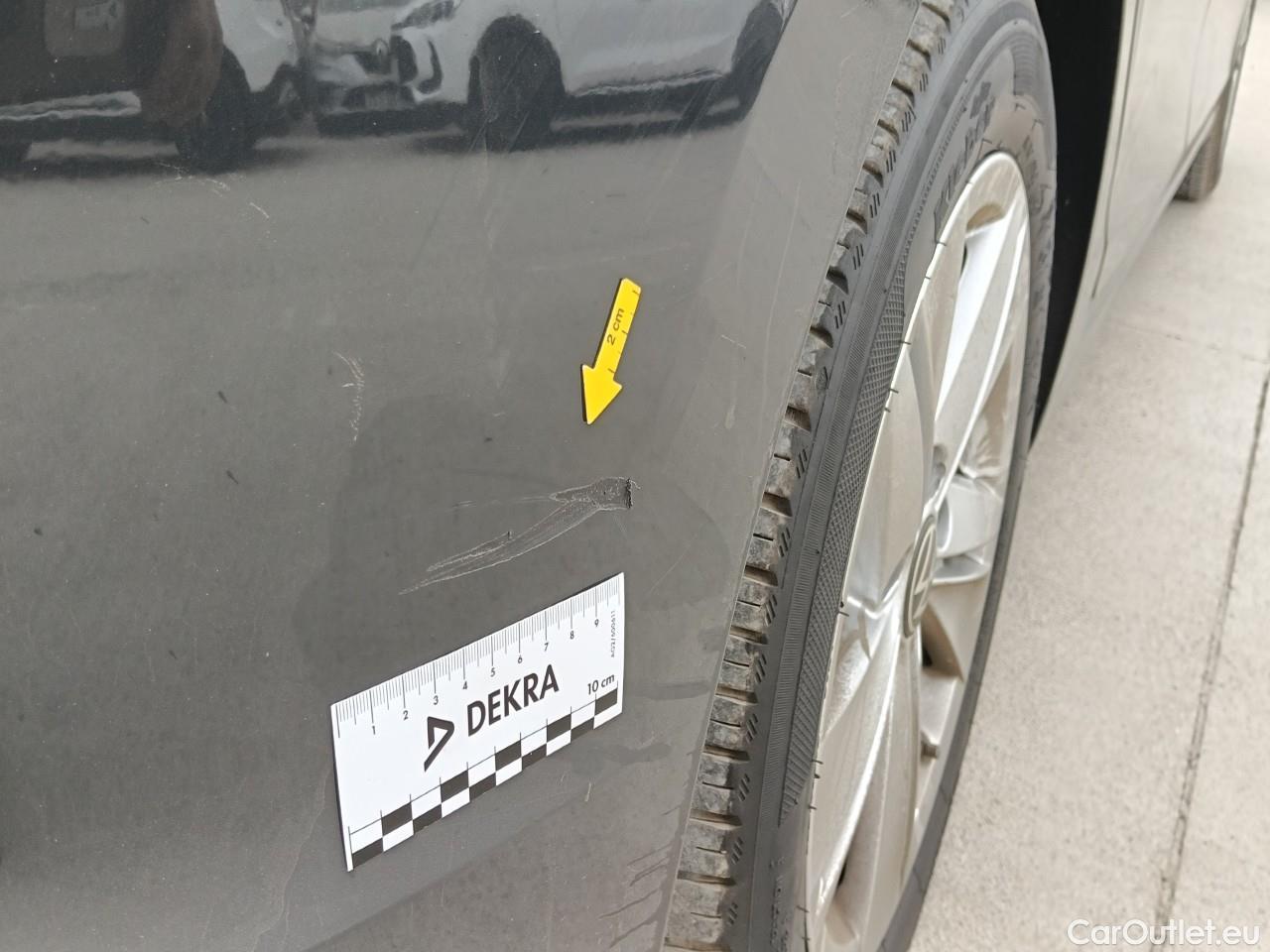  Volkswagen  Golf  Life 1.0 TSI #24