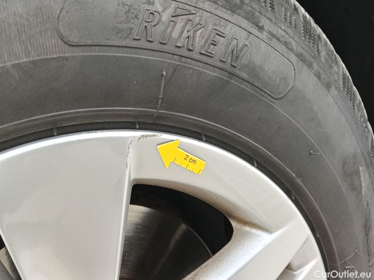  Volkswagen  Golf  Life 1.0 TSI #9