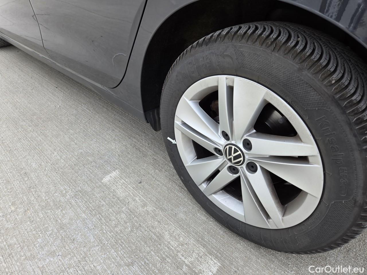  Volkswagen  Golf  Life 1.0 TSI #28