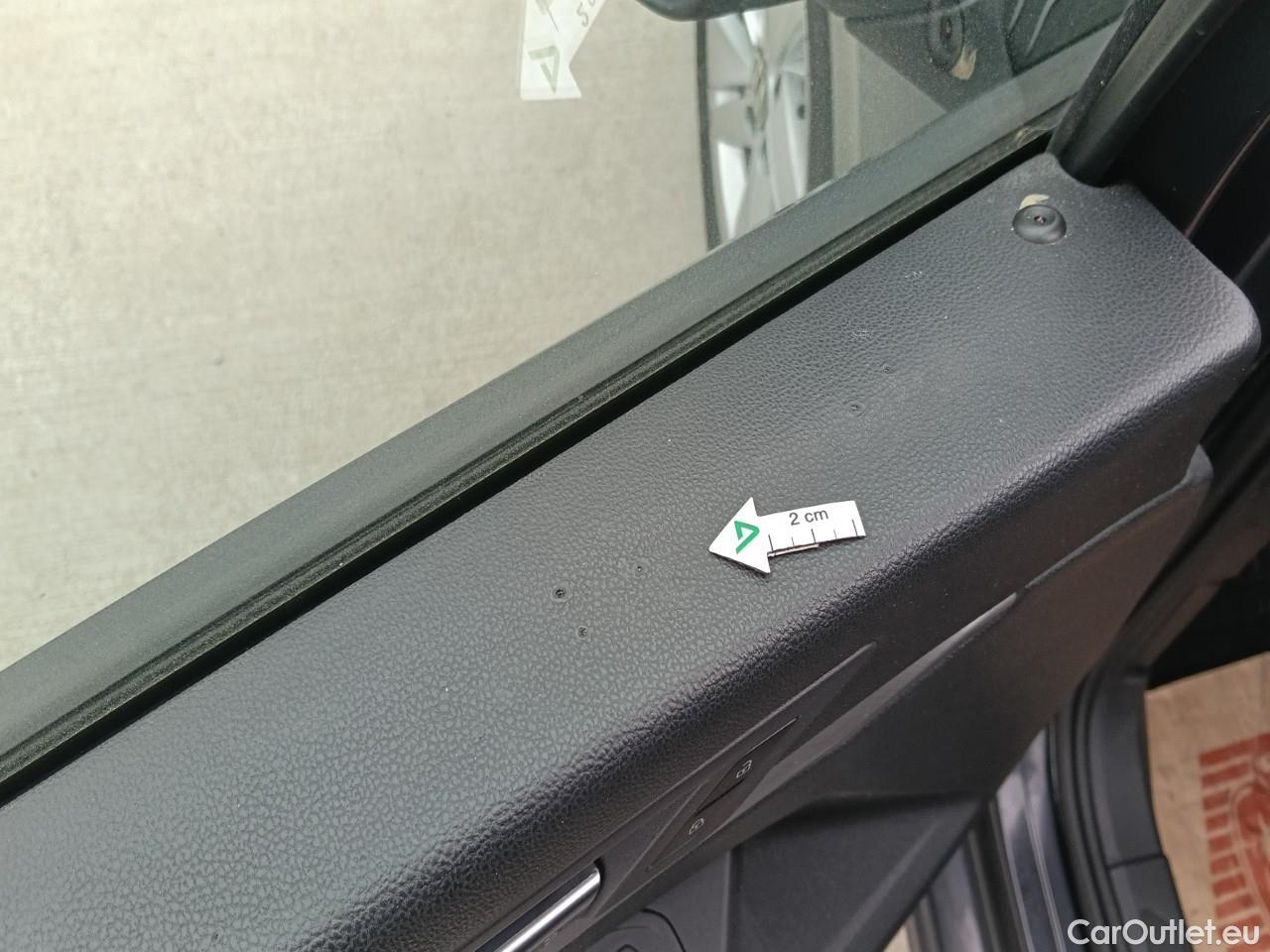  Volkswagen  Golf  Life 1.0 TSI #46