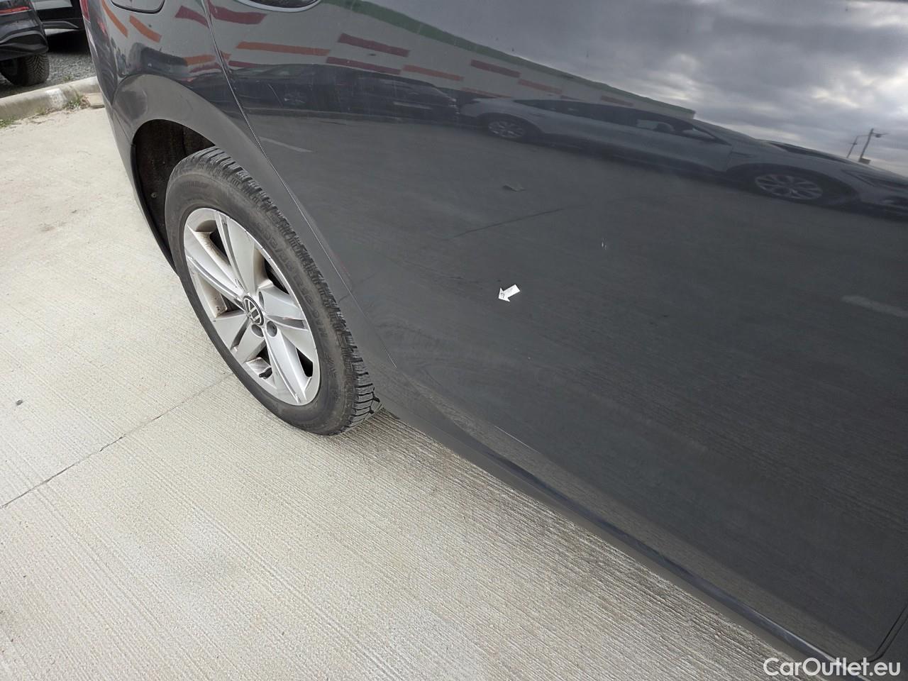  Volkswagen  Golf  Life 1.0 TSI #26