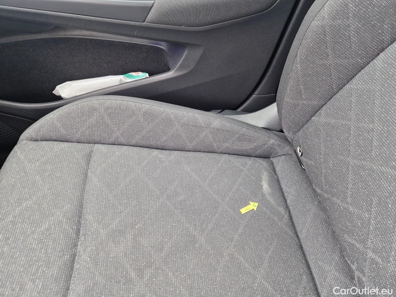  Volkswagen  Golf  Life 1.0 TSI #30