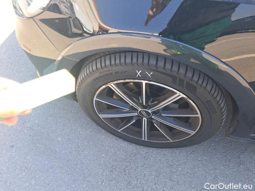  Audi  A1 Sportback AUDI A1 / 2018 / 5P / berlina con portón citycarver Black line 30 TFSI 81kW S tro #3